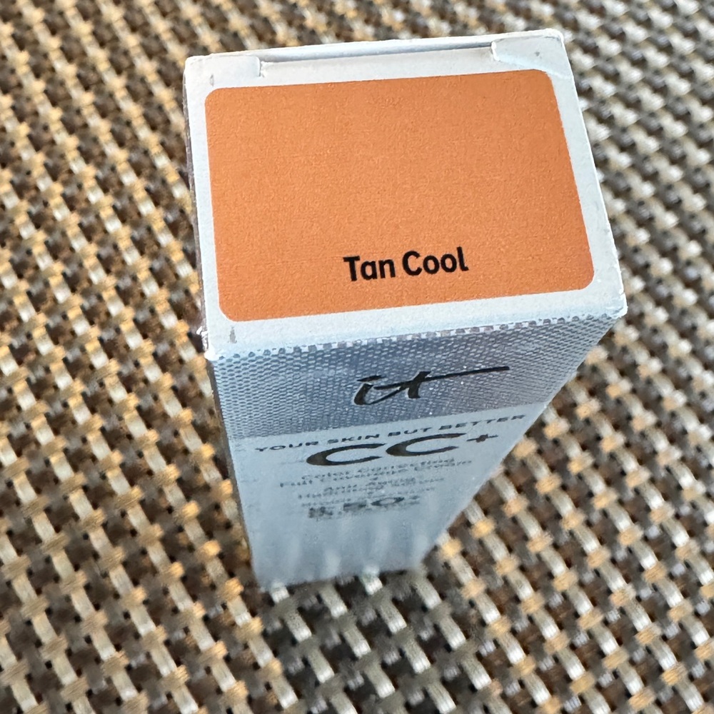 IT Cosmetics CC+ Cream SPF 50+ in Tan Cool - Picture 3 of 5